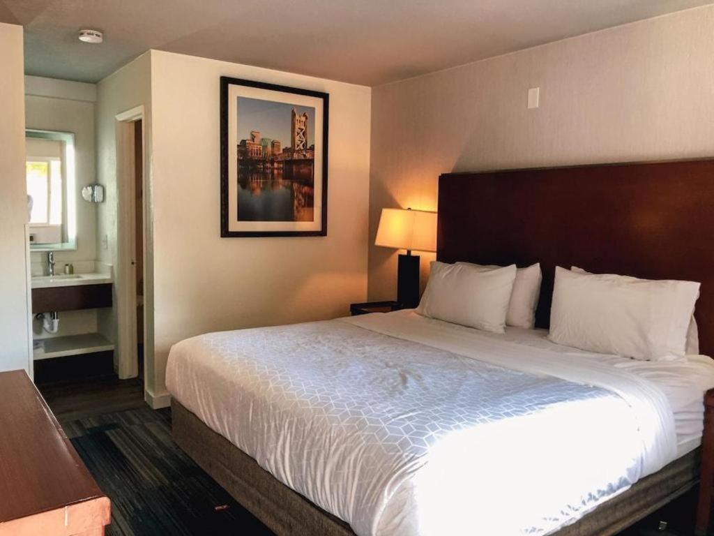 Super 8 By Wyndham San Jose Airport Motel Санта Клара Екстериор снимка